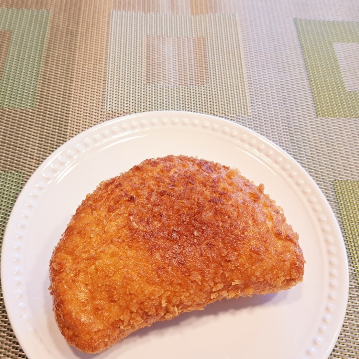 絶品!とろとろ牛すじカレーの カレーパン